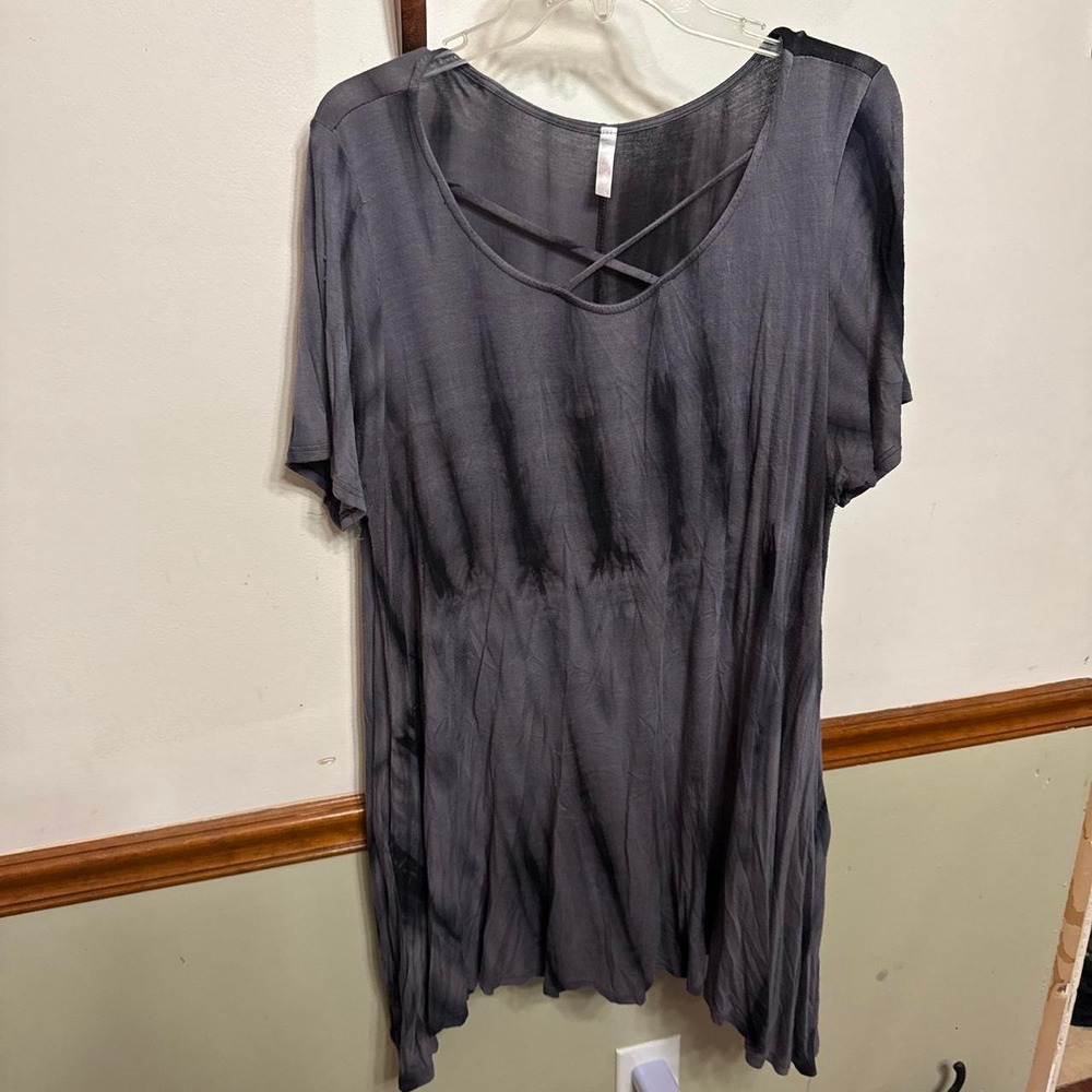 grey and black tie-dye tunic‎ top